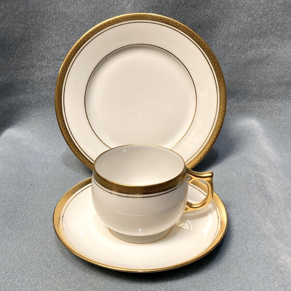 GOLD IVY LEAF BAVARIA ENCRUSTED GOLD IVY LEAF CUP, SAUCER, DESSERT PLATE